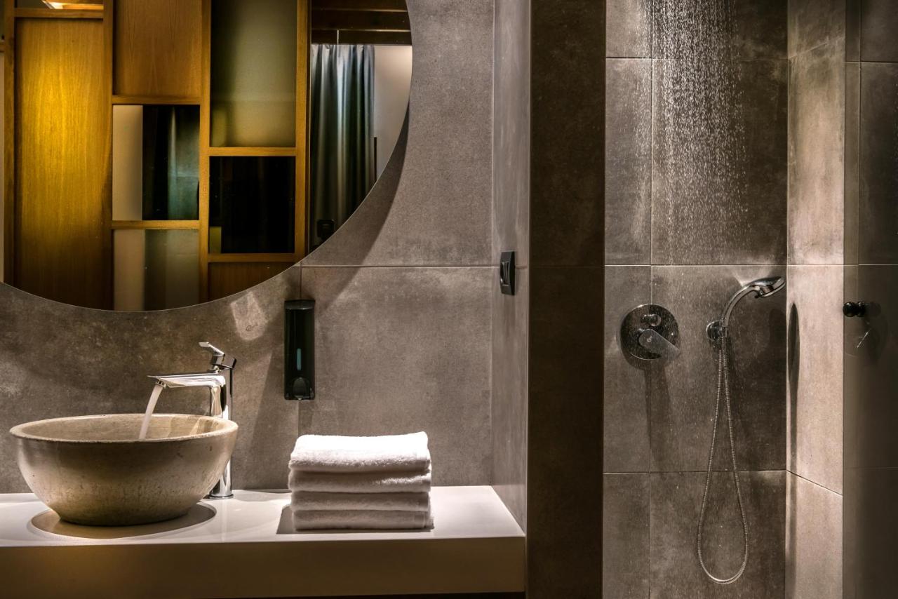 Petousis Hotel and Suites | badkamer